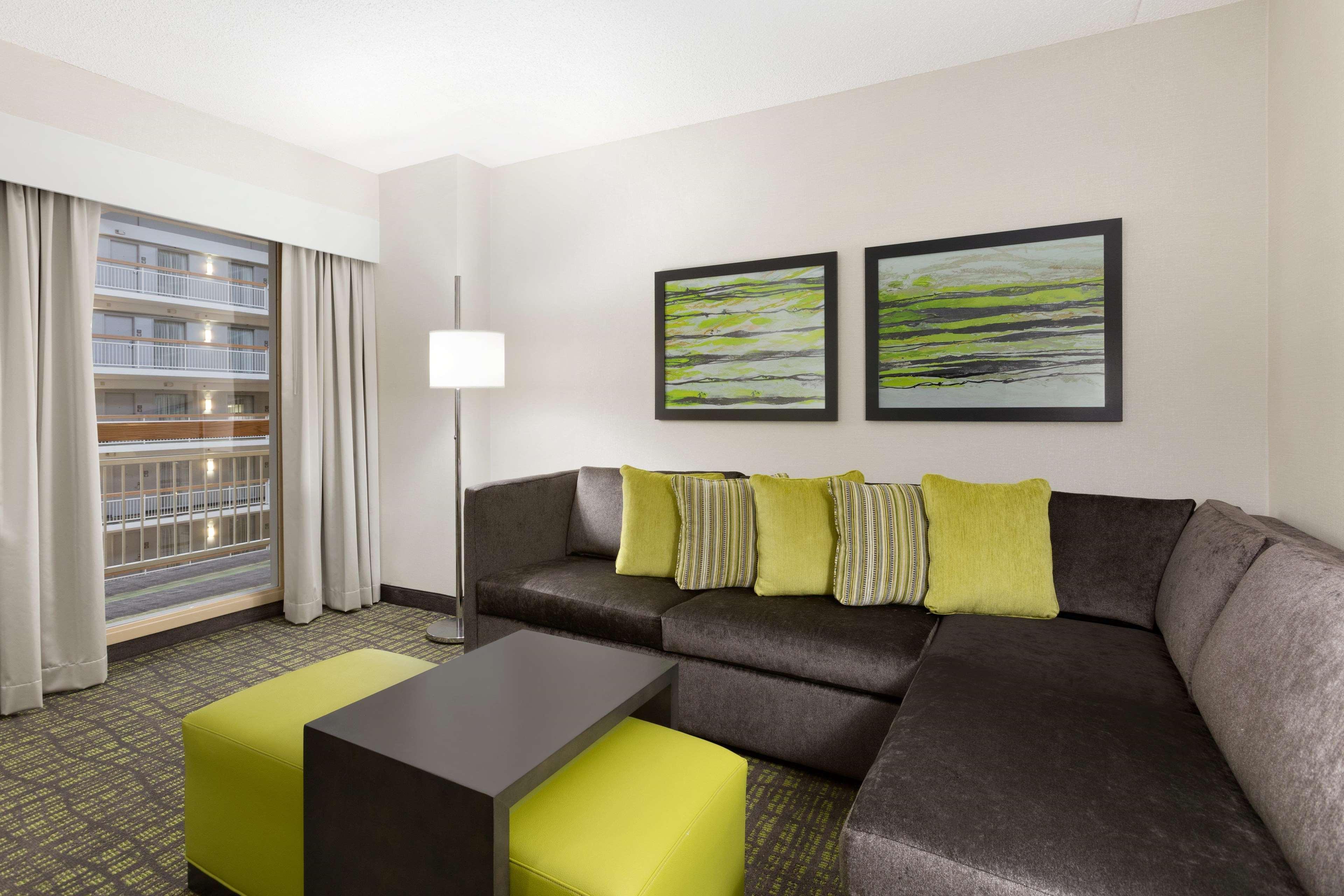 Embassy Suites Newark - Wilmington/South Экстерьер фото