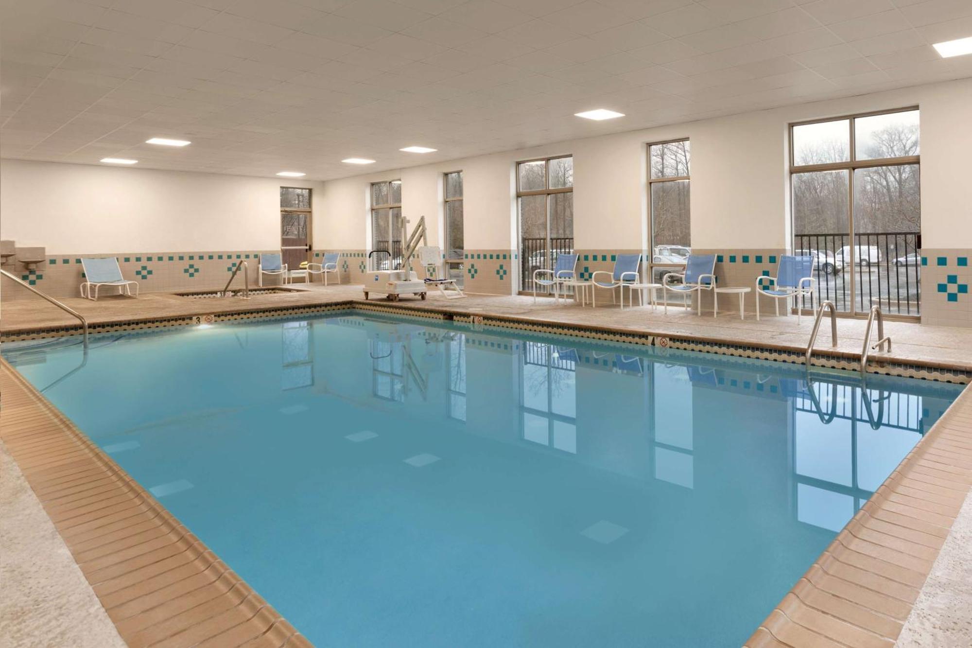 Embassy Suites Newark - Wilmington/South Экстерьер фото