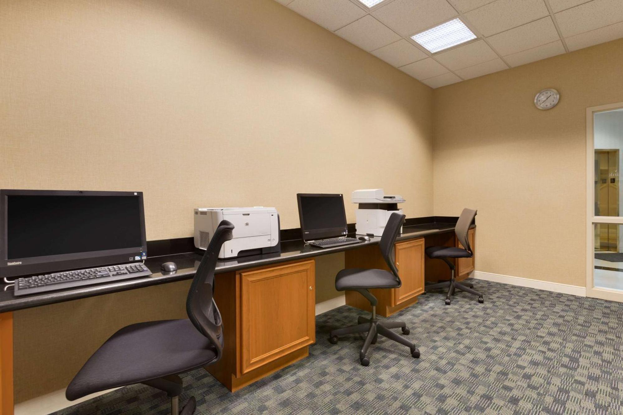Embassy Suites Newark - Wilmington/South Экстерьер фото