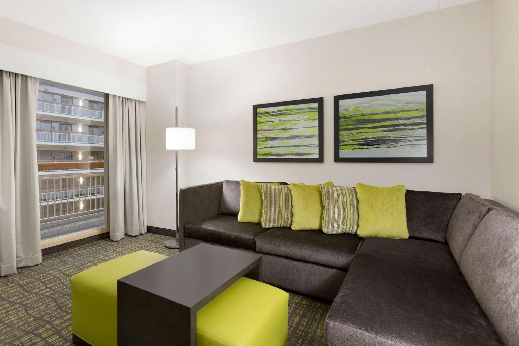 Embassy Suites Newark - Wilmington/South Экстерьер фото