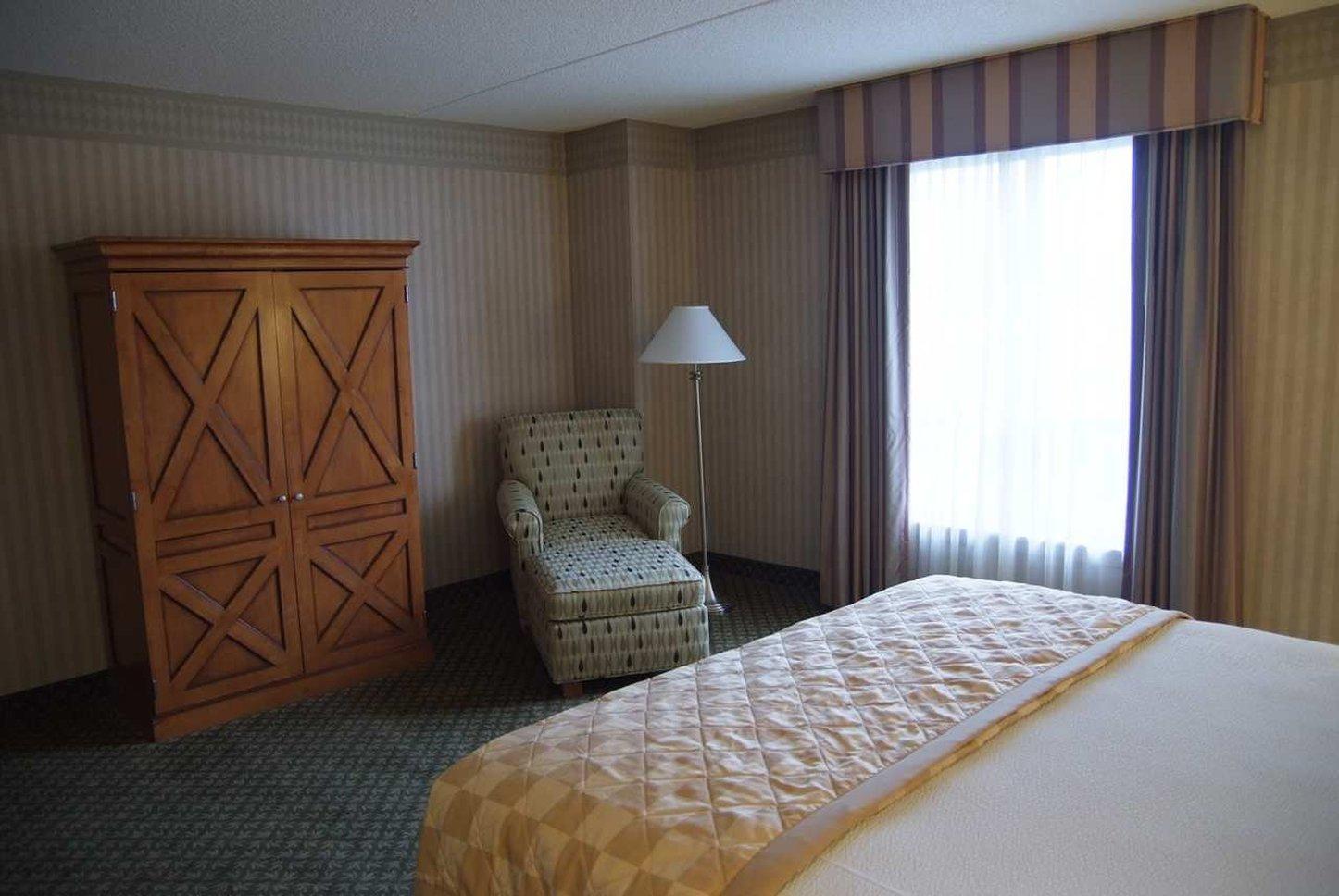Embassy Suites Newark - Wilmington/South Экстерьер фото