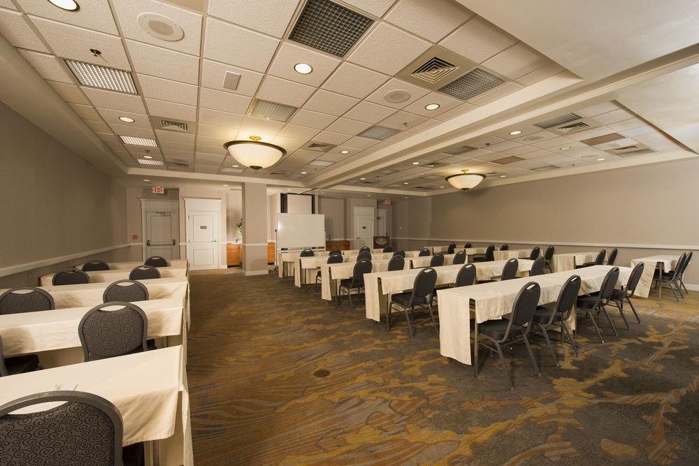 Embassy Suites Newark - Wilmington/South Экстерьер фото